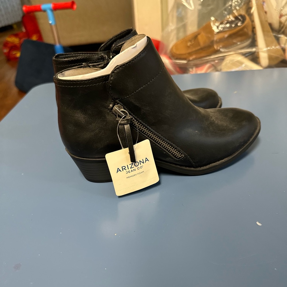 Arizona Jean Company Black Ankle Booties